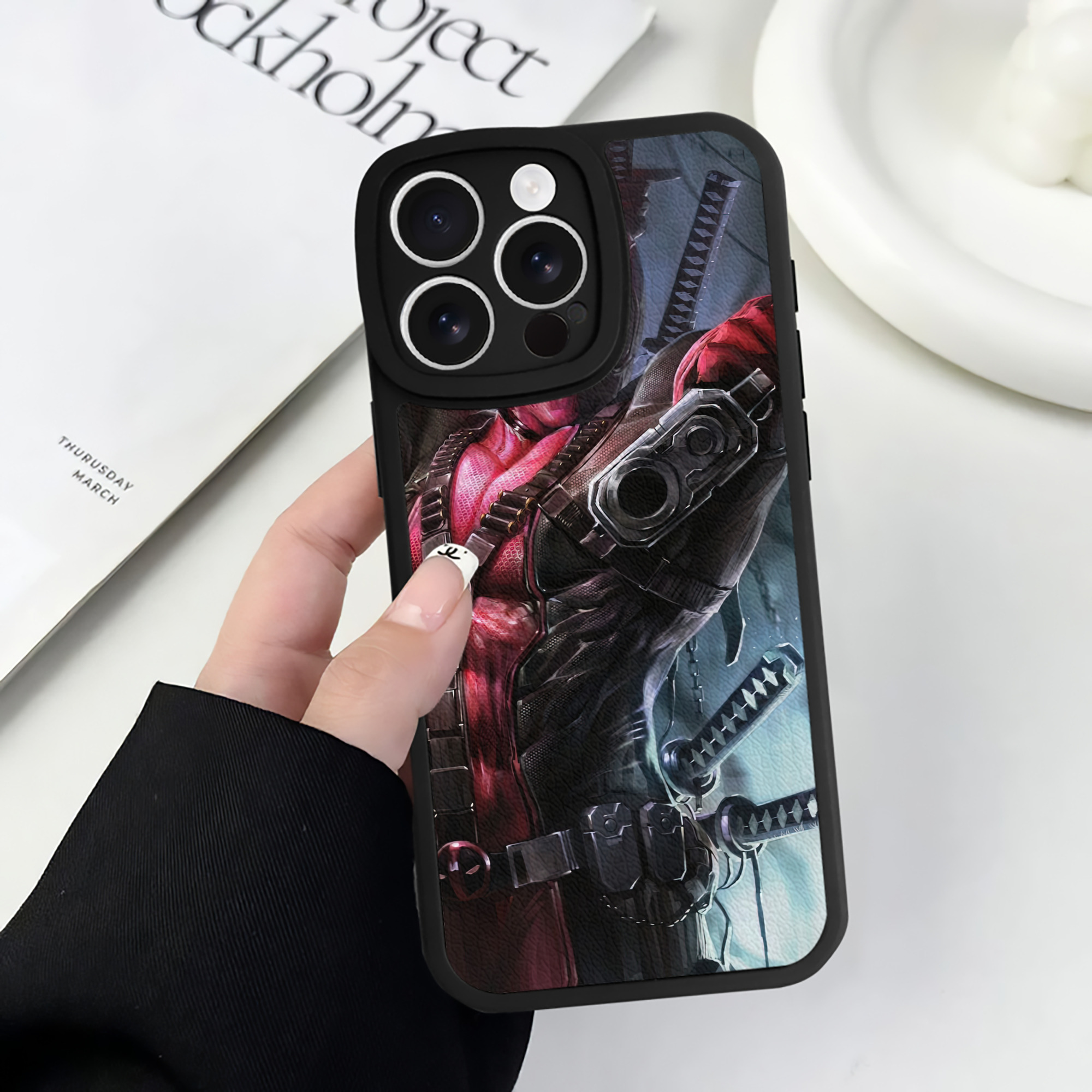 （画像用） Deadpool デッドプール 【iPhone 16シリーズ対応】シリコンスマホケース（レザー調） 材質：シリコン
